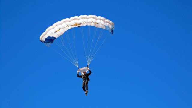 开云官方-圣卢西亚举办国际极限运动盛典，圣卢西亚运动员
